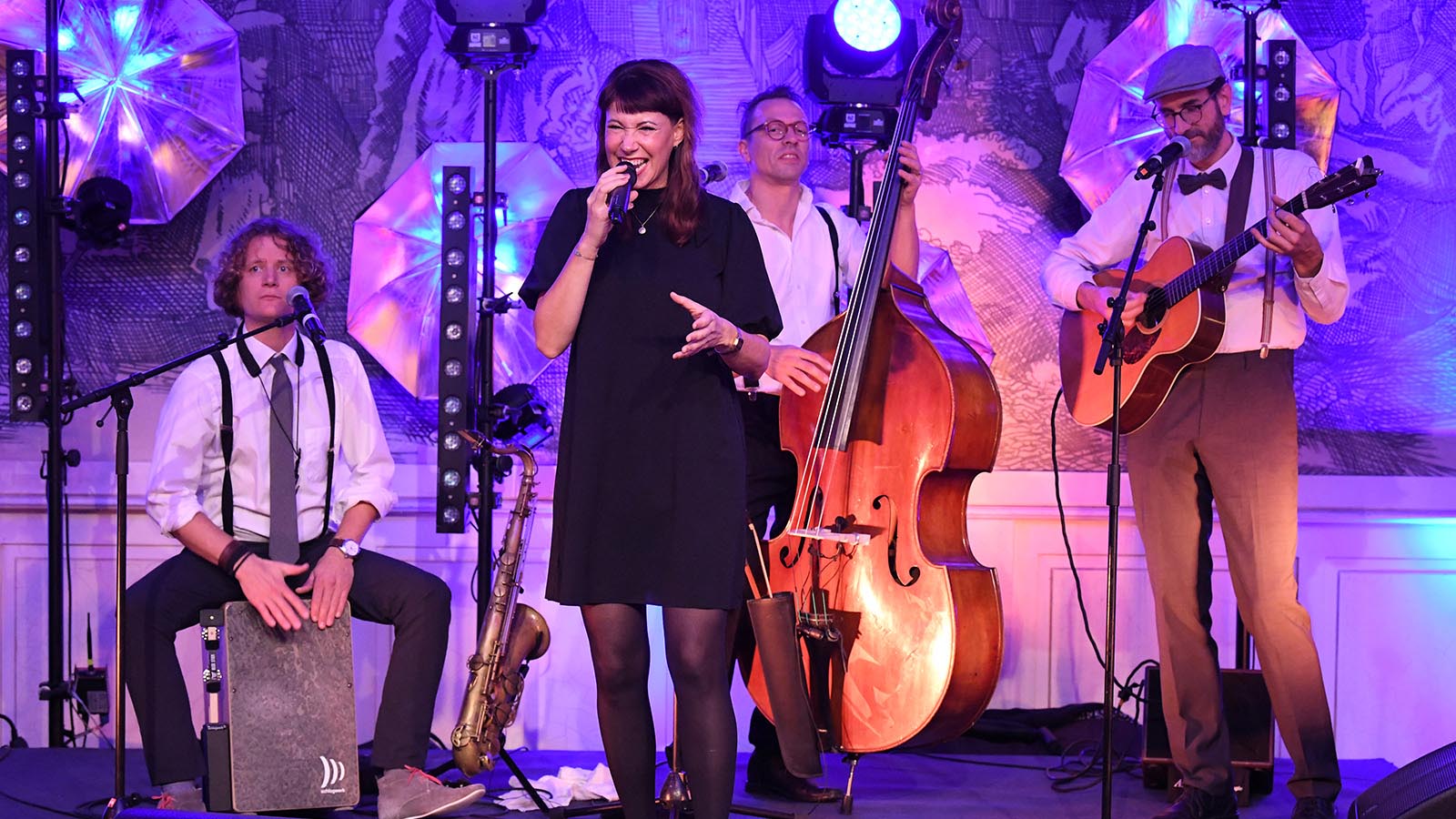 Fromi La vie est un Fromage - Live band singing